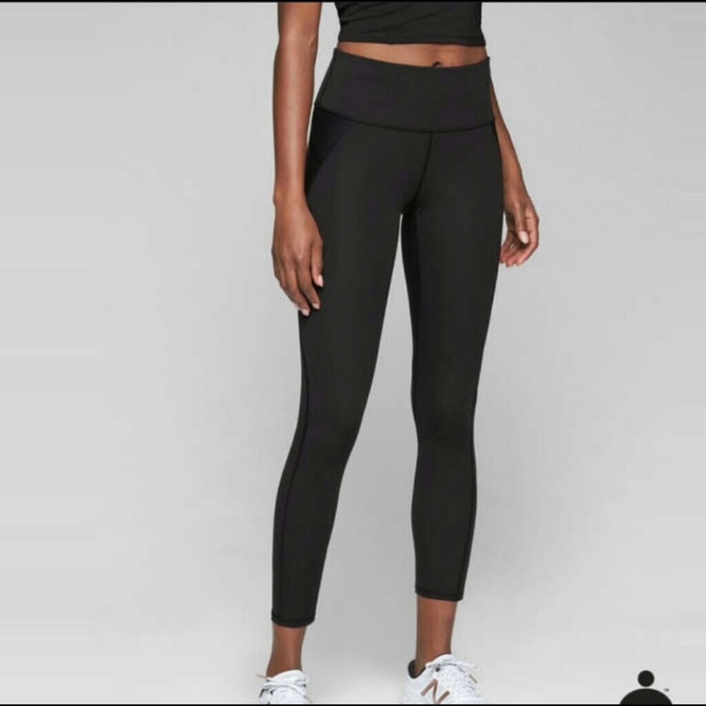 Athleta Stealth 7/8 Tights. Size XS